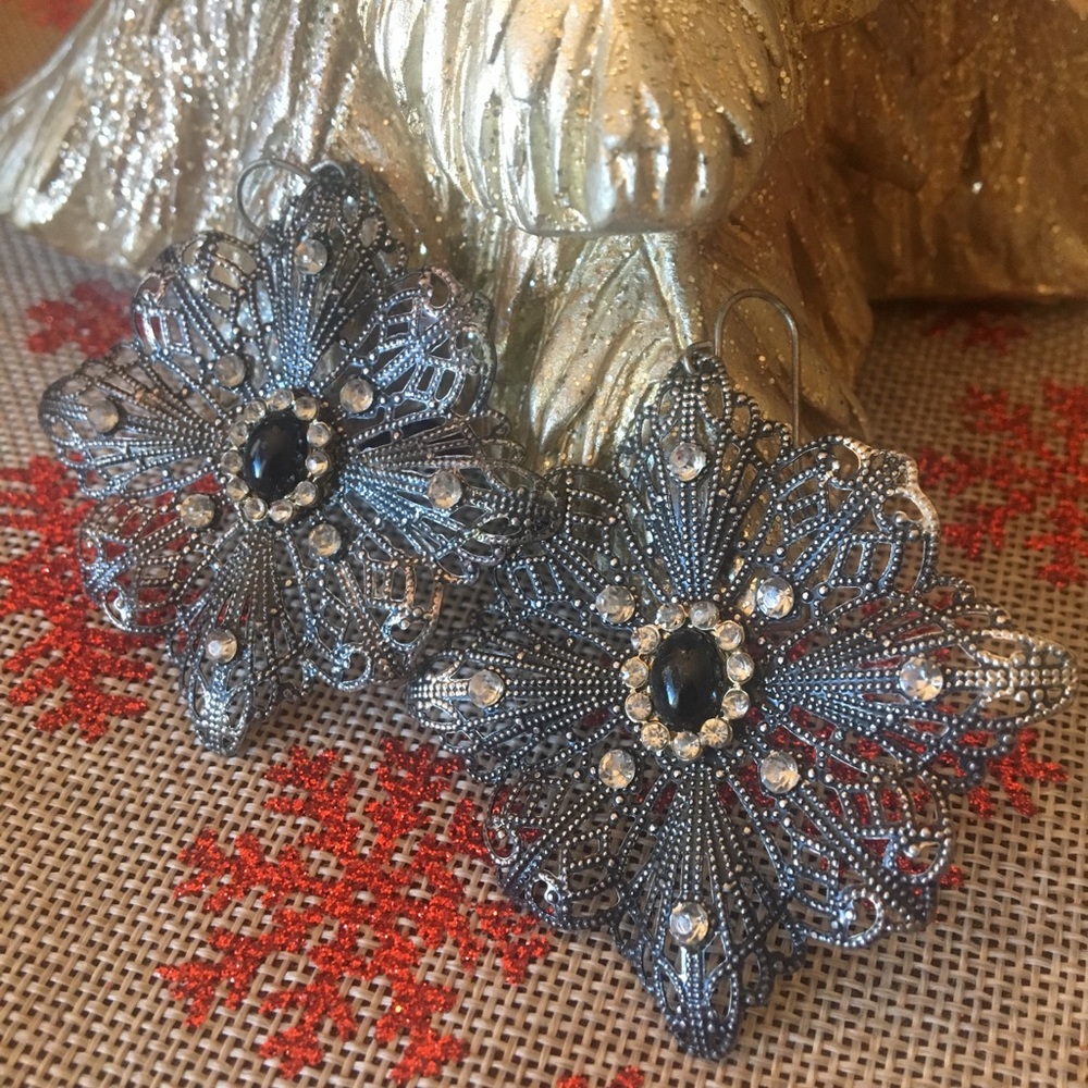 Cute earrings!